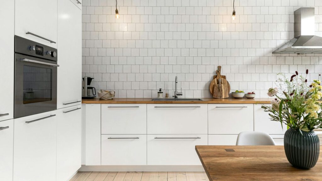 Installing modern kitchen tiles